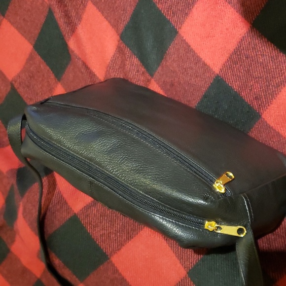 Wilson Leather Black Bag - Picture 4 of 16